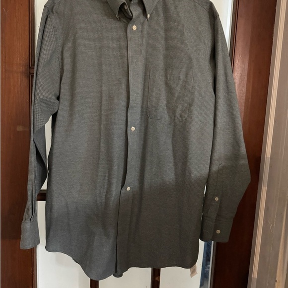 Croft & Barrow Gray Casual Button Down Shirt. - Picture 2 of 4